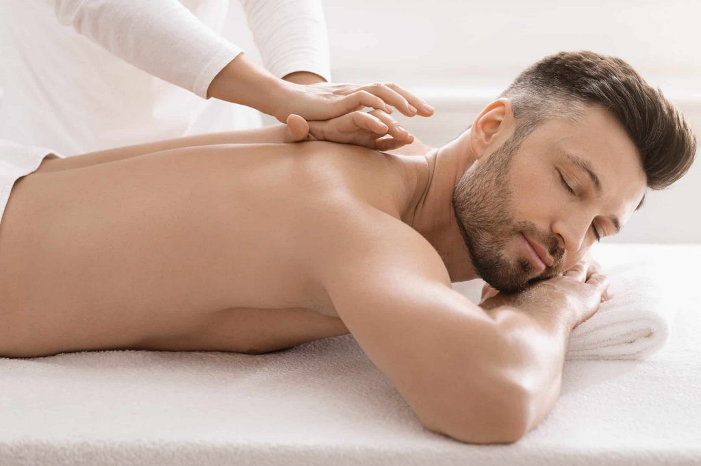 Health And Wellness Perks of Hot Stone Massage Therapy Treatment
